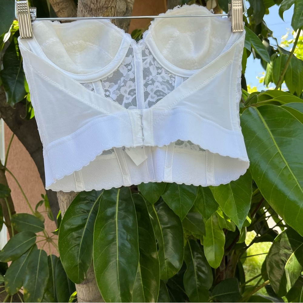 Vintage Frederick’s of Hollywood white lace corset. - Picture 2 of 3